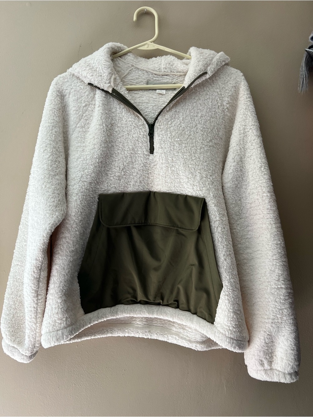 Outerknown Active white and olive green half zip Sherpa hoodie pouch pocket.